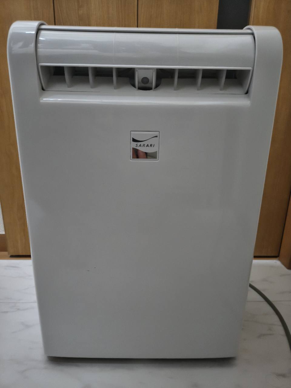 三菱の衣類乾燥除湿機MJ-M100RX-Wの正面全体